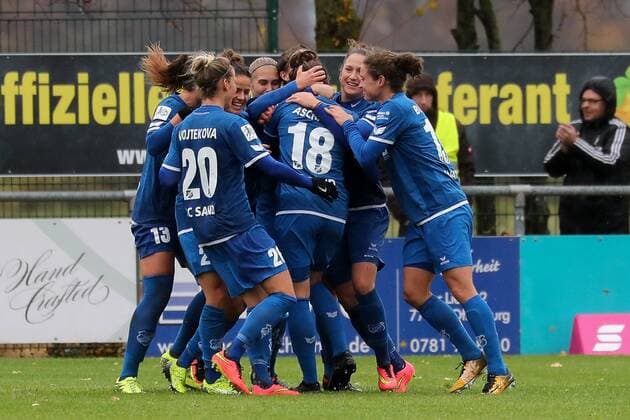 Spielerinnen vom SC Sand jubeln über das Tor zum 1:0, Jubel, Torjubel, Torerfolg, celebrate the goal, goal, celebration, Jubel ueber das Tor, optimistisch, Action, Aktion, Fussball, Allianz Frauen-Bundesliga, SC Sand - SC Freiburg,