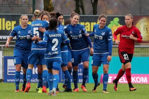 Spielerinnen vom SC Sand jubeln über das Tor zum 1:0, Jubel, Torjubel, Torerfolg, celebrate the goal, goal, celebration, Jubel ueber das Tor, optimistisch, Action, Aktion, Fussball, Allianz Frauen-Bundesliga, SC Sand - SC Freiburg,