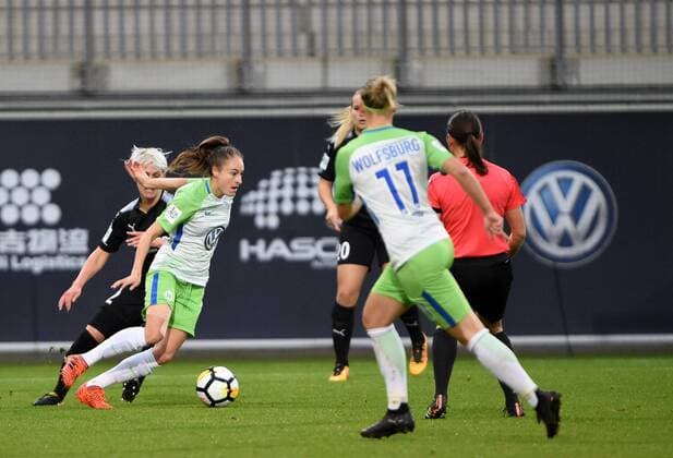 Tessa Wullaert (Wolfsburg, 10) (171112) WOLFSBURG, DEUTSCHLAND -- Fussball, Allianz Frauen-Bundesliga, 8. Spieltag: VfL Wolfsburg vs 1. FFC Frankfurt am 12. November 2017 im AOK Stadion in Wolfsburg, Deutschland.