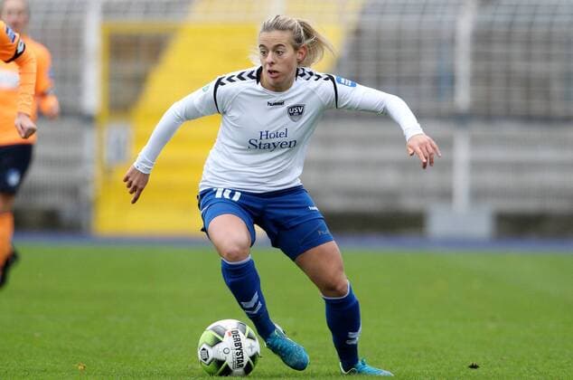 GER, 1.Bundesliga, Frauen, FF USV Jena vs TSG Hoffenheim 12.11.17, Jena, Ernst-Abbe-Sportfeld, GER, Allianz Frauen Bundesliga 1.Bundesliga, Frauen, Saison 2017 2018, 08.Spieltag, FF USV Jena vs TSG Hoffenheim im Bild Amelia Pietrangelo (Jena)