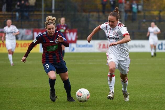 Fussball, Frauen, 1. Bundesliga, Saison 2017 18, 8. Spieltag, 1. FFC Turbine Potsdam - FC Bayern München, Svenja Huth (Nr. 9, 1. FFC Turbine Potsdam), Gina Lewandowski (Nr. 2, FC Bayern München), 12.11.17, Copyright: xMichaelxHundtx xMatthiasxKochx