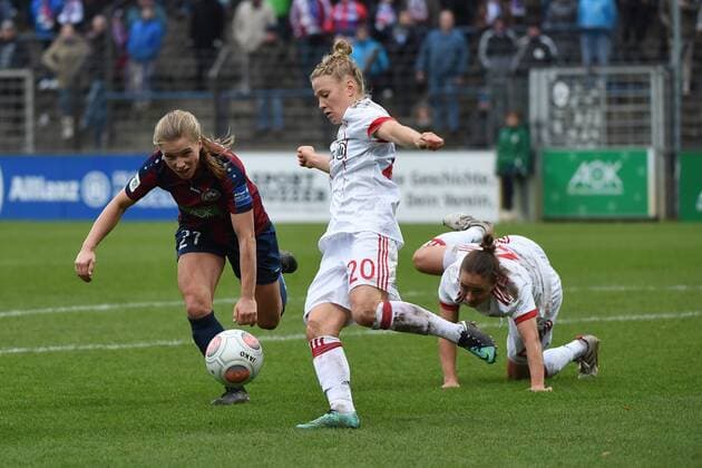 Fussball, Frauen, 1. Bundesliga, Saison 2017 18, 8. Spieltag, 1. FFC Turbine Potsdam - FC Bayern München, Tabea Kemme (Nr. 21, 1. FFC Turbine Potsdam), Leonie Maier (Nr. 20, FC Bayern München), Gina Lewandowski (Nr. 2, FC Bayern München), 12.11.17, Copyright: xMichaelxHundtx xMatthiasxKochx