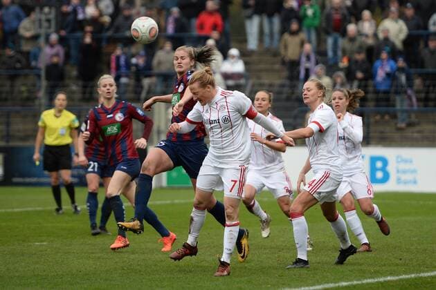 Fussball, Frauen, 1. Bundesliga, Saison 2017 18, 8. Spieltag, 1. FFC Turbine Potsdam - FC Bayern München, Rachel Kiwic (Nr. 25, 1. FFC Turbine Potsdam), Melanie Behringer (Nr. 7, FC Bayern München), 12.11.17, Copyright: xMichaelxHundtx xMatthiasxKochx
