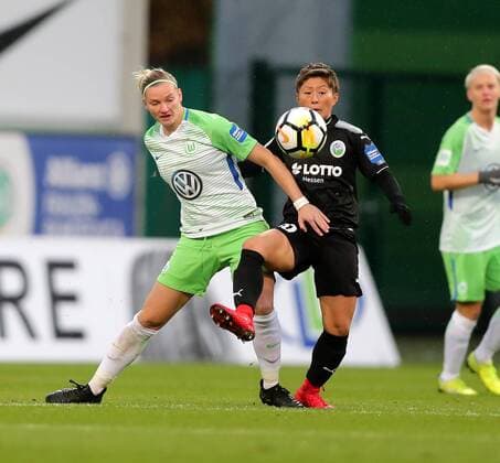 v.r. Yokoyama, Kumi (1. FFC Frankfurt), Alexandra Popp (VfL Wolfsburg)