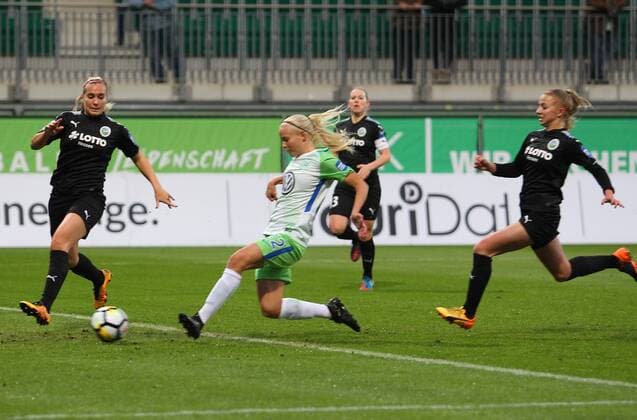 VfL vs Frankfurt , Frauen Wolfsburg, Deutschland. 12.11.2017, FUßBALL - VfL Wolfsburg vs 1. FFC Frankfurt, 1. Allianz Frauen Bundesliga, Saison 2017-18. Bild zeigt: Pernille Harder (VfL Wolfsburg) schießt Tor zum 1:0 Wolfsburg
