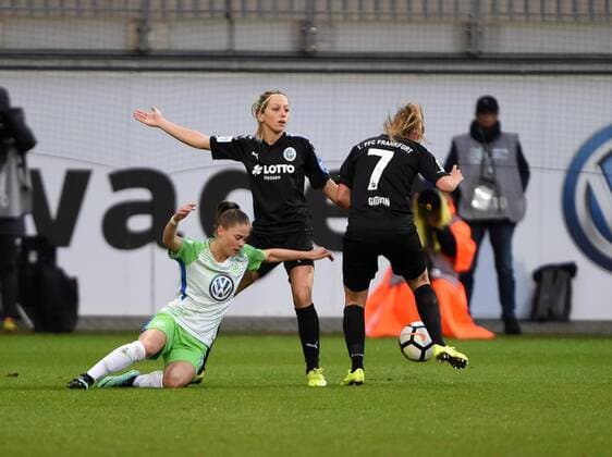 (171112) WOLFSBURG, DEUTSCHLAND -- Fussball, Allianz Frauen-Bundesliga, 8. Spieltag: VfL Wolfsburg vs 1. FFC Frankfurt am 12. November 2017 im AOK Stadion in Wolfsburg, Deutschland.