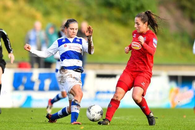 Karoline Kohr (Köln, 13) stoppt Rieke Dieckmann (MSV, 16) im Mittelfeld, Fussball, Allianz Frauen-Bundesliga,MSV Duisburg - 1. FC Köln,