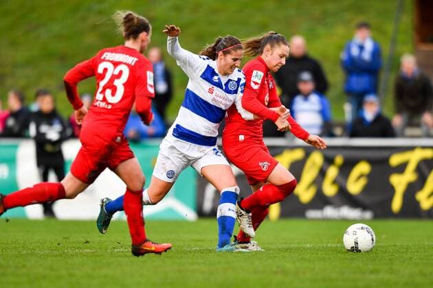 Laufduell Pia Rijsdijk (MSV) (25) und Kristina Hild (Köln, 27), Fussball, Allianz Frauen-Bundesliga,MSV Duisburg - 1. FC Köln,