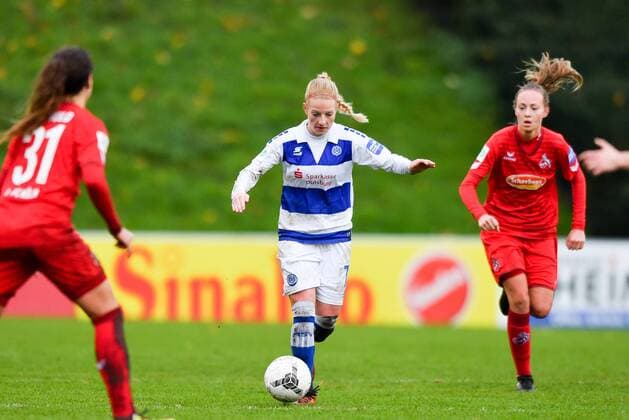 Magdalena Richter (MSV, 7) mit Ball im Vorwärtslauf, Fussball, Allianz Frauen-Bundesliga,MSV Duisburg - 1. FC Köln,