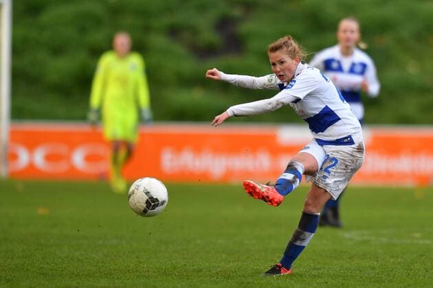 Vanessa Martini (MSV, 22) spielt den Ball nach aussen, Fussball, Allianz Frauen-Bundesliga,MSV Duisburg - 1. FC Köln,