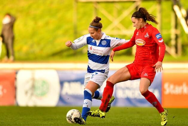 Zweikampf Yvonne Zielinski (MSV, 17) Marie Pyko (Köln, 26), Fussball, Allianz Frauen-Bundesliga,MSV Duisburg - 1. FC Köln,