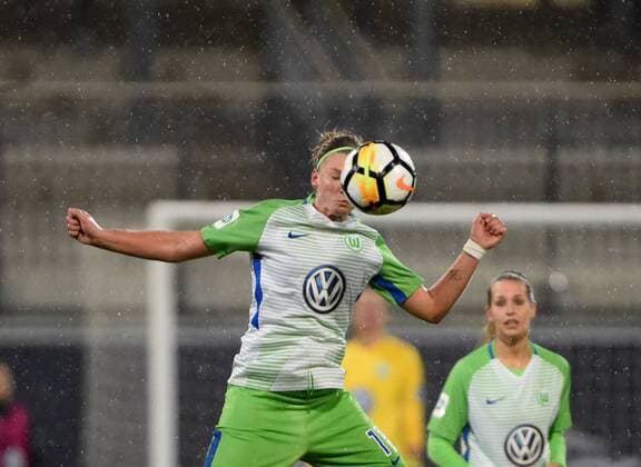 Alexandra Popp (Wolfsburg, 11) (171112) WOLFSBURG, DEUTSCHLAND -- Fussball, Allianz Frauen-Bundesliga, 8. Spieltag: VfL Wolfsburg vs 1. FFC Frankfurt am 12. November 2017 im AOK Stadion in Wolfsburg, Deutschland.