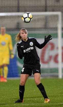 Jackie Groenen 14 (Frankfurt) (171112) WOLFSBURG, DEUTSCHLAND -- Fussball, Allianz Frauen-Bundesliga, 8. Spieltag: VfL Wolfsburg vs 1. FFC Frankfurt am 12. November 2017 im AOK Stadion in Wolfsburg, Deutschland.