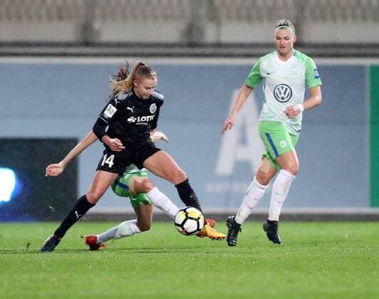 Tessa Wullaert (VfL Wolfsburg, verdeckt), Groenen, Jackie (1. FFC Frankfurt), Alexandra Popp (VfL Wolfsburg)