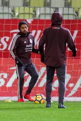 Fußball, Training und PK Nationalteam Mexiko Gdansk, 12.11.2017 Pilka nozna. Reprezentacja Meksyku. Trening,Gdansk,Polska., Football. national team Nationalteam of Mexico. Trening., Gdansk , Poland., NZ: Javier Aquino Fot. Tomasz Zasinski 058sport.pl NEWSPIX.PL --- Newspix.pl  20171112_IMG_0074_010_ZAS