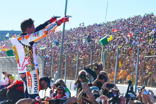 MotoGP, Marc Marquez erneut Weltmeister MARC MARQUEZ (93) from Spain and Respol Honda celebrating his championship during the Moto GP Race MotoGP session of the race of the Valencia Grand Prix at Ricardo Tormo racetrack in Cheste, near Valencia on November 12, 2017 (Photo: Alvaro Sanchez)  xALVAROxSANCHEZx xx