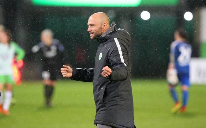 VfL vs Frankfurt , Frauen Wolfsburg, Deutschland. 12.11.2017, FUßBALL - VfL Wolfsburg vs 1. FFC Frankfurt, 1. Allianz Frauen Bundesliga, Saison 2017-18. Bild zeigt: Cheftrainer Stephan Lerch (VfL Wolfsburg), Schlussjubel Wolfsburg