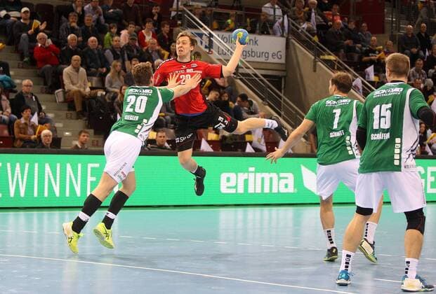 v.li.: Lukas Siegler (DJK Rimpar Wölfe), Felix König (SG BBM Bietigheim), Stefan Schmitt (DJK Rimpar Wölfe), Jan Schäffer (DJK Rimpar Wölfe), DKB 2. Handball-Bundesliga, SG BBM Bietigheim - DJK Rimpar Wölfe,
