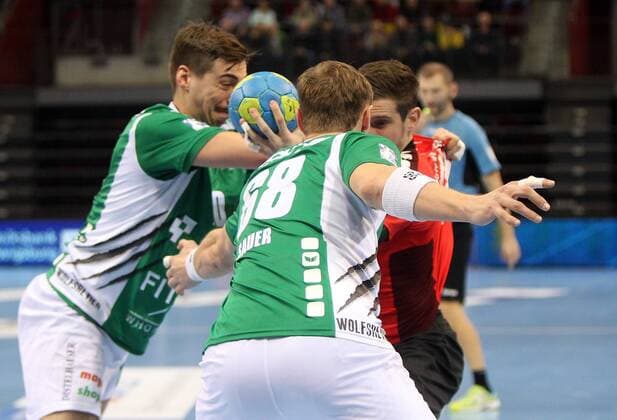 v.li.: Lukas Böhm (DJK Rimpar Wölfe), Julian Sauer (DJK Rimpar Wölfe), Felix König (SG BBM Bietigheim), DKB 2. Handball-Bundesliga, SG BBM Bietigheim - DJK Rimpar Wölfe,