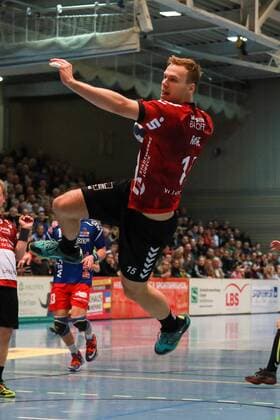 Lübeck, 12. November 2017 Handball, Saison 2017 2018, 2. Bundesliga, VfL Lübeck-Schwartau - Wilhelmshavener HV: Wurf von Ranke, Fynn (Nr. 15 VfL Luebeck-Schwartau)