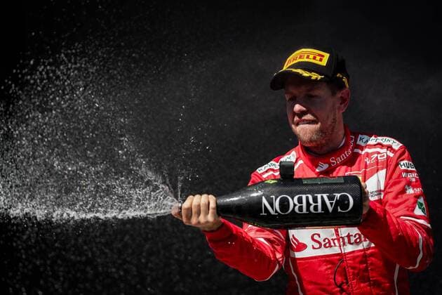Bilder des Tages - SPORT German driver Sebastian Vettel of Ferrari celebrates his victory after the Brazilian Formula One Grand Prix, at the Interlagos racetrack, in the city of Sao Paulo, Brazil, 12 November 2017. Formula One Grand Prix of Brazil !ACHTUNG: NUR REDAKTIONELLE NUTZUNG!  Copyright: xFernandoxBizerraxJr.x BRA03 20171112-636461119617471806