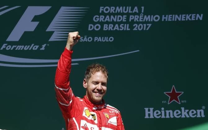 Formel 1, Sebastian Vettel gewinnt GP Brasilien Grande Prêmio do Brasil de Fórmula 1 2017 SÃO PAULO, SP - 12.11.2017: GRANDE PRÊMIO DO BRASIL DE FÓRMULA 1 2017 - Ferrari& 39;s Sebastian Vettel celebrates his victory during the 2017 Foa 1 Braziliailian Grand Prix at the Interlagos Autodrome in Sao Paulo, SP, on Sunday (12). (Photo: Rodolfo Buhrer La Imagem Fotoarena) x1426048x  RodolfoxBuhrer