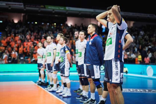 Berlin, Deutschland, 12.11.2017: Ryan Sclater (Lüneburg 15) beim Spiel der Volleyball Bundesliga Saison 2017 2018 zwischen Berlin Recycling Volleys - SVG Lüneburg.