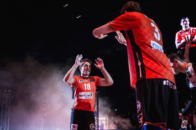 Berlin, Deutschland, 12.11.2017: Pierre Pujol (BR Volleys 18) beim Spiel der Volleyball Bundesliga Saison 2017 2018 zwischen Berlin Recycling Volleys - SVG Lüneburg.