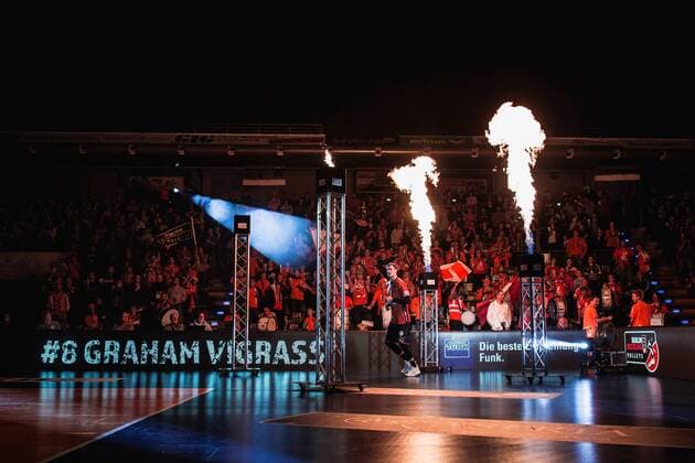 Berlin, Deutschland, 12.11.2017: Mannschaftspräsentation Graham Vigrass (BR Volleys 8) beim Spiel der Volleyball Bundesliga Saison 2017 2018 zwischen Berlin Recycling Volleys - SVG Lüneburg.