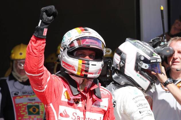 Formel 1, Sebastian Vettel gewinnt GP Brasilien 12.11.2017 - Race, Sebastian Vettel (GER) Scuderia Ferrari SF70H race winner and 2nd place Valtteri Bottas (FIN) Mercedes AMG F1 W08 Brazilian Grand Prix, Sao Paulo, Interlagos 9 - 12 November 2017 12.11.2017 - Race, Sebastian Vettel (GER) Scuderia Ferrari SF70H race winner and 2nd place Valtteri Bottas (FIN) Mercedes AMG F1 W08 