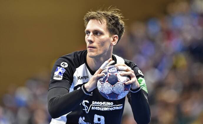 12.11.2017, Dresdens Julius Dierberg beim Siebenmeter, Handball, 2. Bundesliga, HC Elbflorenz Dresden - ThSV Eisenach 30:27,