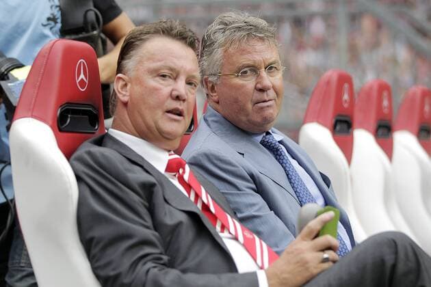 AMSTERDAM, 03-08-2011, Stadion Arena, seizoen 2011-2012 , Afscheidswedstrijd Edwin van der Sar. Hoog bezoek Louis van Gaal (l) en Guus Hiddink (r). Afscheidswedstrijd Edwin van der Sar *** AMSTERDAM 03 08 2011 Stadium Arena season 2011 2012 Goodbye match Edwin van der Sar High visit Louis van Gaal l and Guus Hiddink r Goodbye match Edwin van der Sar 