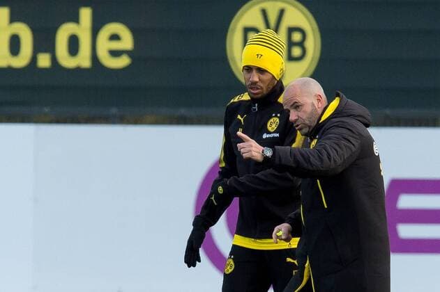 Dortmund, Germany, 2017-11-13, Training BV Borussia Dortmund, BVB, Auba, Pierre-Emerick Aubameyang (BVB) spricht mit Trainer Peter Bosz (BVB) ( DeFodi001