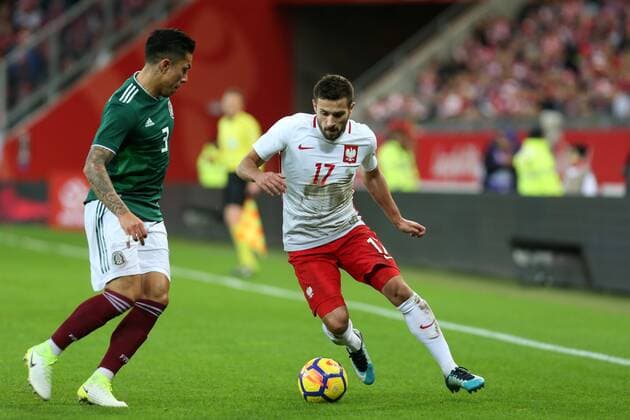 Fußball, Polen - Mexiko GDANSK 13.11.2017 PILKA NOZNA FOOTBALL MIEDZYNARODOWY MECZ TOWARZYSKI - International Friendly Länderspiel MATCH POLSKA - MEKSYK POLAND - MEXICO NZ. CARLOS SALCEDO (MEX) MACIEJ MAKUSZEWSKI (POL) FOT. MICHAL CHWIEDUK FOKUSMEDIA.COM.PL NEWSPIX.PL --- Newspix.pl FRANCE OUT!  171113CHW013