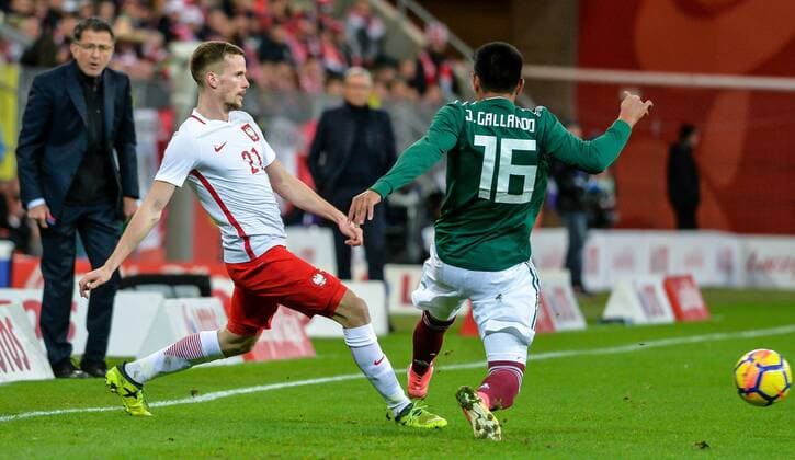 Fußball, Polen - Mexiko Poland vs Mexico Friendly game Poland vs Mexico on November 13, 2017 in Gdansk, Poland. In the picture: Tomasz Kedziora (21) , Jesus Gallardo (16)  EN_01289578_0001