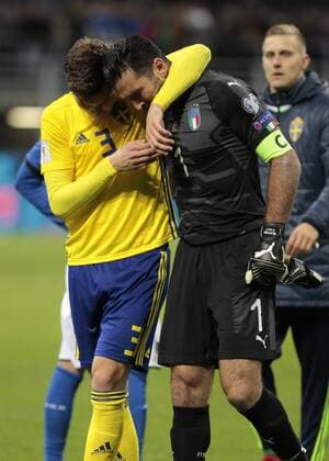 Fußball, WM Playoffs, Italien - Schweden November 13, 2017 - Milan, Italy - Gianluigi Buffon during the playoff match for qualifying for the Football World Cup 2018 between Italia v Svezia, in Milan, on November 13, 2017. Italy v Sweden - FIFA 2018 World Cup Qualifier Play-Off: Second Leg  - ZUMAn230 20171113_zaa_n230_476 Copyright: xLorisxRosellix