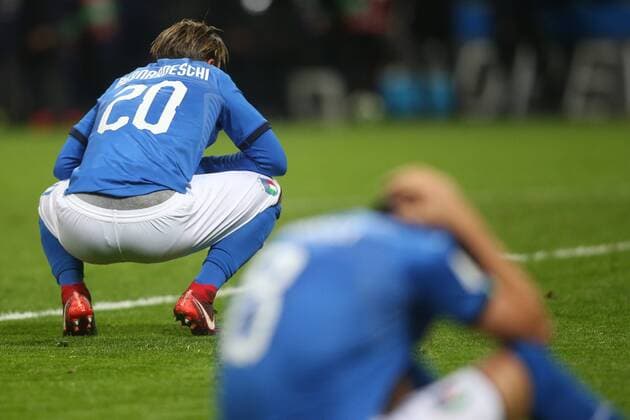 Fußball, WM Playoffs, Italien - Schweden Milan, Italy - November 13: Disappointment italian players, Bernardeschi, at end of the FIFA 2018 World Cup Qualifier Play-off match Italy vs Sweden at Meazza Stadium on November 13, 2017 in Milan, Italy.  Copyright: xmarcoxiacobuccix xIPAx xMarcoxIacobuccix