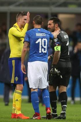 Fußball, WM Playoffs, Italien - Schweden Milan, Italy - November 13: Disappointment italian players, Buffon, at end of the FIFA 2018 World Cup Qualifier Play-off match Italy vs Sweden at Meazza Stadium on November 13, 2017 in Milan, Italy.  Copyright: xmarcoxiacobuccix xIPAx xMarcoxIacobuccix