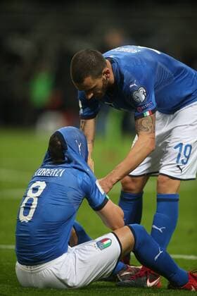 Fußball, WM Playoffs, Italien - Schweden Milan, Italy - November 13: Disappointment italian players, Bonucci, at end of the FIFA 2018 World Cup Qualifier Play-off match Italy vs Sweden at Meazza Stadium on November 13, 2017 in Milan, Italy.  Copyright: xmarcoxiacobuccix xIPAx xMarcoxIacobuccix