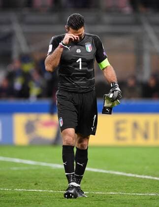 Fussball International WM 2018 Play Off Rueckspiel in Mailand 13.11.2017 Italien - Schweden Torwart Gianluigi Buffon (Italien) enttaeuscht nach dem Spiel, er beendet sein Nationalmannschaftskarriere Mailand