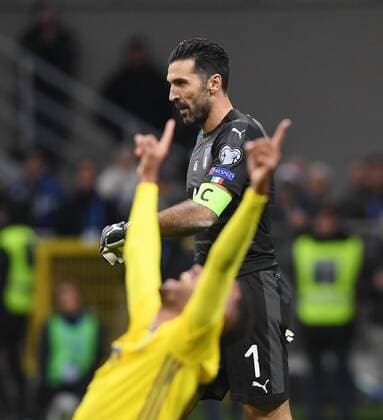 Fussball International WM 2018 Play Off Rueckspiel in Mailand 13.11.2017 Italien - Schweden Torwart Gianluigi Buffon (Italien) enttaeuscht nach dem Spiel, er beendet sein Nationalmannschaftskarriere Mailand