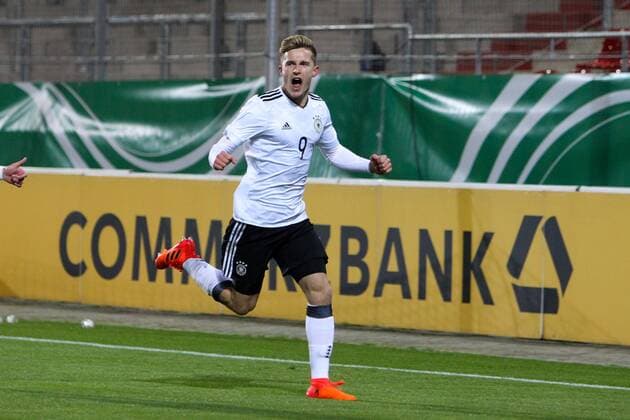 Deutschland - Italien Fussball, U20 Laenderspiel Zwickau, 14.11.2017, Stadion Zwickau, Fussball, U20 Länderspiel , Deutschland - England , Tor für Deutschland. Im Bild: Johannes Eggestein (U20 GER, Bremen) bejubelt seinen Treffer zum 1:0 ,