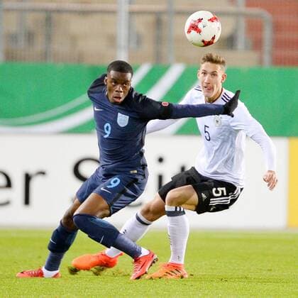 Stephy Mavididi (England U20) li. und Phil Neumann (Deutschland U20) re., Deutschland vs. England, Fussball, U20 Elite League, 14.11.2017, Zwickau Copyright: xEibner-Pressefoto BertxHarzerx EP_BHR