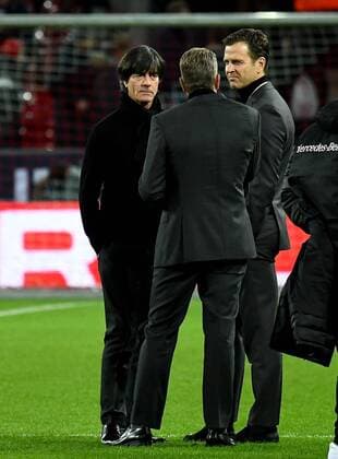 14.11.2017, xfux, Fussball Laenderspiel Freundschaftsspiel, Deutschland - Frankreich, emspor, v.l. Trainer Joachim JOGI Loew (Deutsche Fussball Nationalmannschaft DFB), Torwart Trainer Andreas Koepke (Deutsche Fussball Nationalmannschaft DFB), Team Manager Oliver Bierhoff (Deutsche Fussball Nationalmannschaft DFB) Koeln