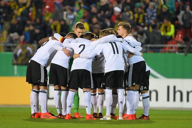 Kreis des deutschen Teams, Deutschland vs. England, Fussball, U20 Elite League, 14.11.2017, Zwickau Copyright: xEibner-Pressefoto BertxHarzerx EP_BHR