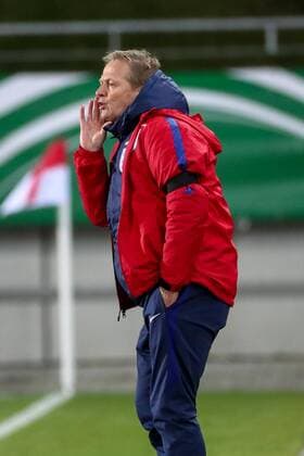 Deutschland - Italien Fussball, U20 Laenderspiel Zwickau, 14.11.2017, Stadion Zwickau, Fussball, U20 Länderspiel , Deutschland - England 2:1 (2:0) , Im Bild: Trainer Keith Downing (U20 ENG) ,