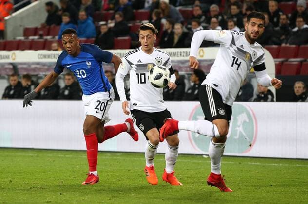 Anthony Martial, Mesut Özil, Emre Can Aktion Spielszene Zweikampf Fußball Fussball Länderspiel Testspiel Saison 2017 2018 14.11.2017 DFB Nationalmannschaft GER BRDeutschland vs. Frankreich FRA