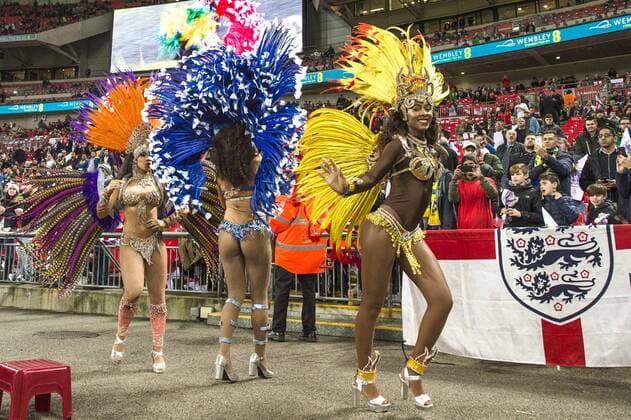 Bilder des Tages - SPORT Wembley is treated to some entertainment from some Samba dancers ahead of the International Friendly Länderspiel match between England and Brazil at Wembley Stadium, London, England on 14 November 2017. Copyright: xDarrenxMusgrovex 17720016