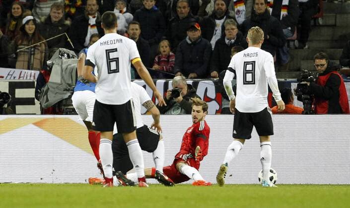 Köln, RheinEnergieStadion, 14.11.17: Torwart Kevin Trapp (Deutschland) (M) kassiert das 0:1 Tor beim Länderspiel Deutschland vs. Frankreich.