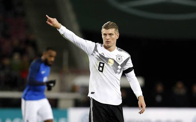 Köln, RheinEnergieStadion, 14.11.17: Toni Kroos (Deutschland) gibt Anweisungen beim Länderspiel Deutschland vs. Frankreich.